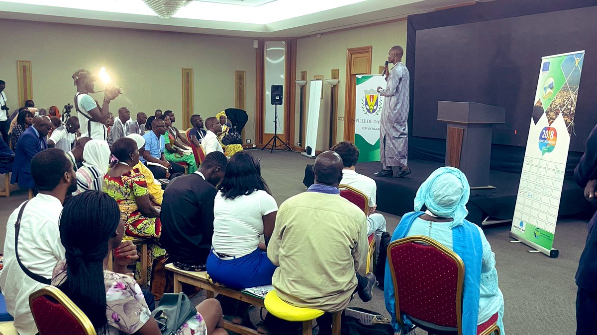 Jve_Senegal's tweet photo. 1/5
Le 06 Octobre 
Une journée spécialement dédié aux #Spitch des membres de la plateforme @Dakclim coordonné par @djibny DG de #JVEsn
Au Sommet @ClimateChance 25 #Spitch ont été présentés par les org de Dakclim 🥳🌳🥳
Merci à l’équipe Spitch «The Warriors» merci au @PcetDakar https://t.co/um3DKpZYGF