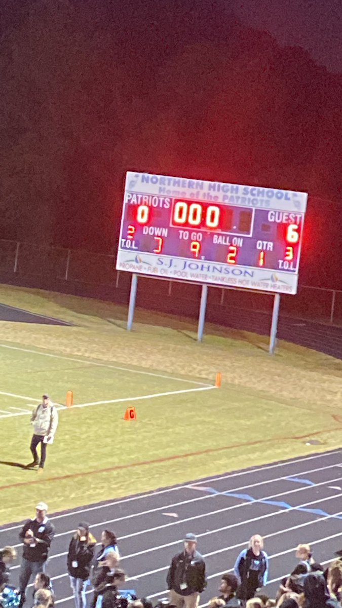 CSNorthernHigh's tweet photo. End of 1st quarter. HTown INT at their own 1 yard line https://t.co/EeqVZA2W5e