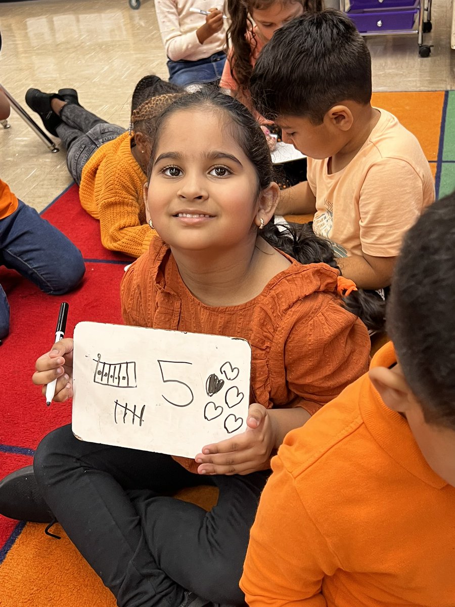MsRoach_Kinder's tweet photo. Kindergarten mathematicians have been working hard on learning numbers to 10. Today they helped create a class anchor chart to show all different ways they know how to represent numbers! 💚🔢@WillowRoadVS13 @VS13UFSD https://t.co/oTTjpET9P3