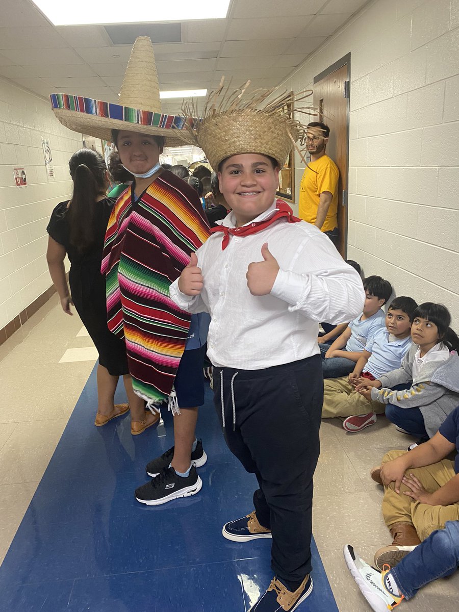 Our annual Hispanic Heritage Parade was amazing! #CLAproud #ArlingtonISD