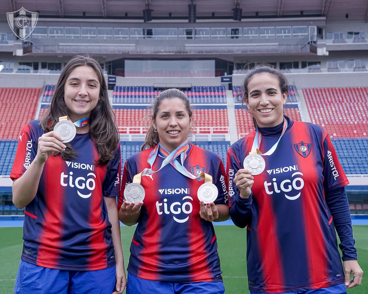 ¡Felicitamos a Ximena Ibarra, Jazmín Mercado y Tamara Insfrán, jugadoras de la <a href="/selefempy/">Selección Paraguaya de Basket 🇵🇾</a>, Socias e hinchas de nuestro Club Cerro Porteño, por las medallas de plata 🥈🥈 obtenidas en Basket, en los XII Juegos Suramericanos <a href="/asu2022oficial/">Asunción 2022</a>! 🇵🇾

¡Vamos, chicas! 🏀✨