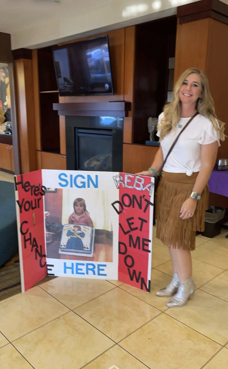 LaurenMcW05's tweet photo. @reba show my friend some love! Her sign was confiscated at the door!! Section 2 row 2! #reba #RebaInConcert #RebaMcEntire https://t.co/qsNl6SzFde