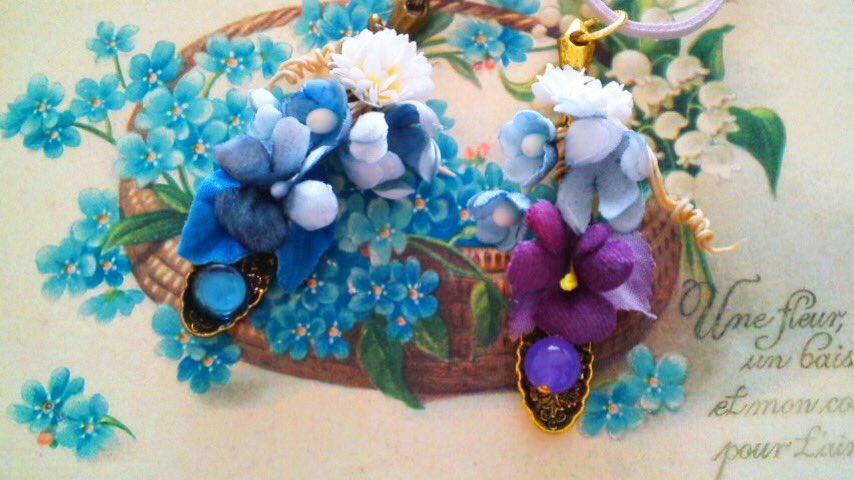 __hummingbird__'s tweet photo. ブルー、オペラピンク、モーヴ、葡萄��…*

自然の恵みからお花が咲きました✨

花びら、葉、萼に至るまで植物で染めています。

其々、
藍、胡桃の実、ラベンダー、たんぽぽ、紫草、ナイトブルーミングジャスミン、蘇芳で染色。

10/25(火)20:00〜、
online shop
https://t.co/BGo1ypX2R7
open🦢✨ https://t.co/wBIkPasRBE