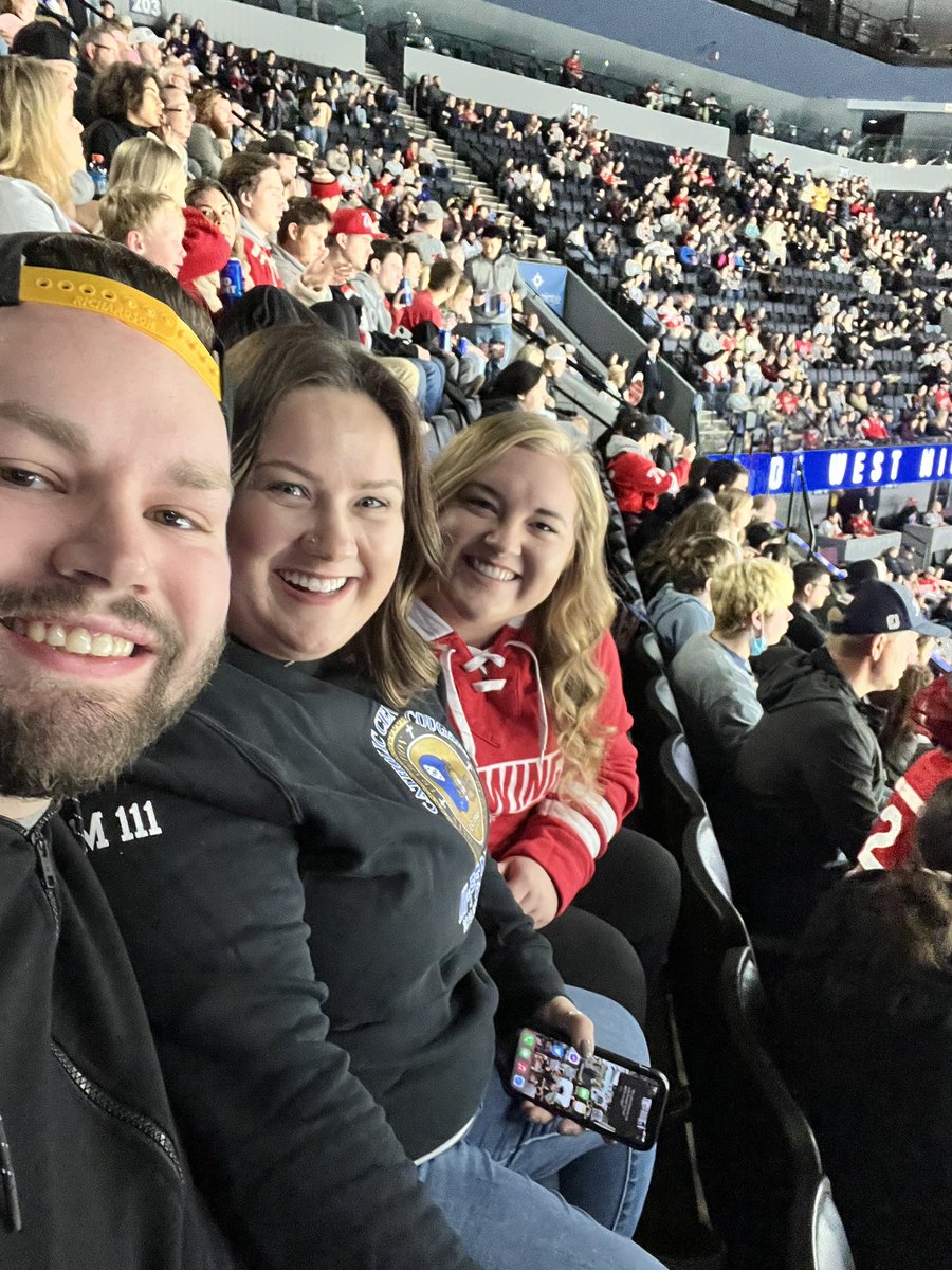AshleyLeatherma's tweet photo. @griffinshockey here for the home opener! #GoGRG 🥅🏒 https://t.co/PjZuap6FGK