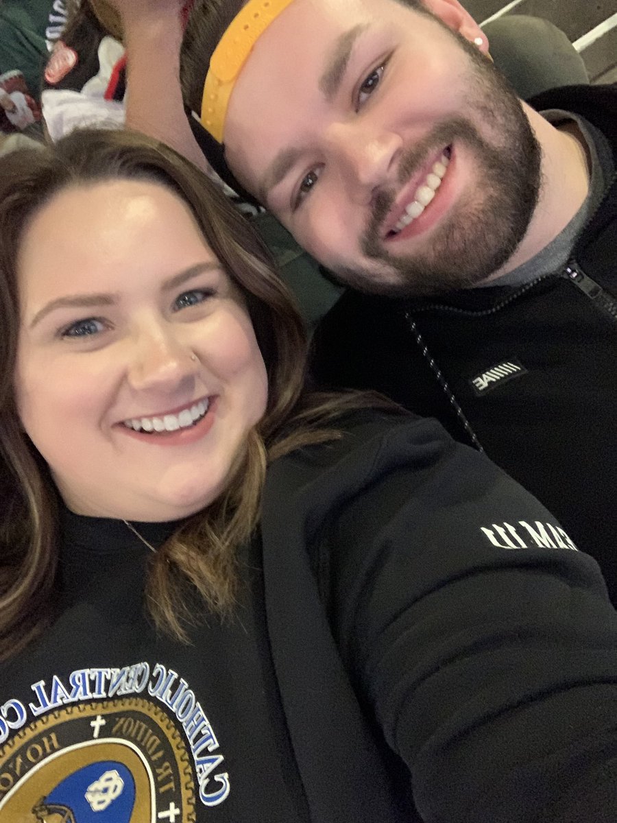 AshleyLeatherma's tweet photo. @griffinshockey here for the home opener! #GoGRG 🥅🏒 https://t.co/PjZuap6FGK