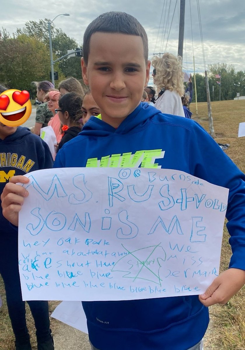 janarustvold's tweet photo. @mrsjgosney found my favorite @ClardyElemNKC Wildcat today at the @Northmen_OPHS Homecoming Parade today. #ForTheFamily #bestsignever @FutureOakies https://t.co/RVYPR6TPtn