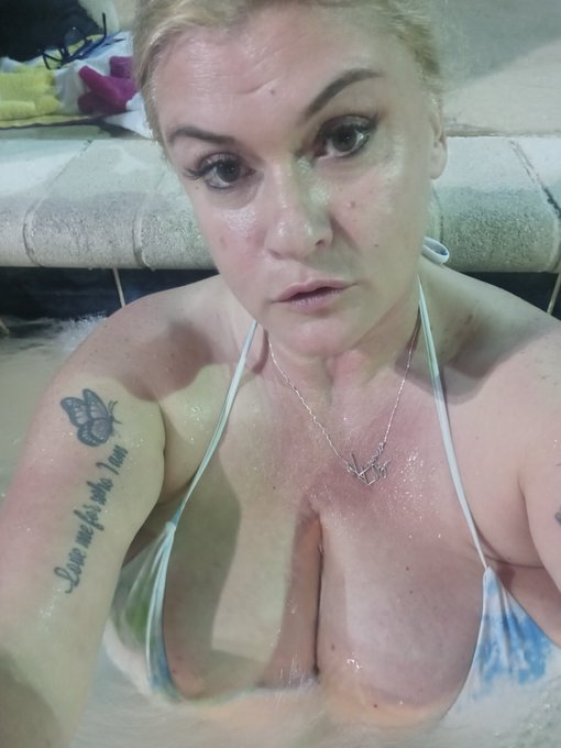 Been a very long day! Tampa I am here! https://t.co/X1tQnnFcr9<a href="/tag/throwbackthursday"class="tags"><span>#throwbackthursday</span></a><a href="/tag/avn"class="tags"><span>#avn</span></a><a href="/tag/kimmiekaboom"class="tags"><span>#kimmiekaboom</span></a><a href="/tag/thighbrush"class="tags"><span>#thighbrush</span></a>