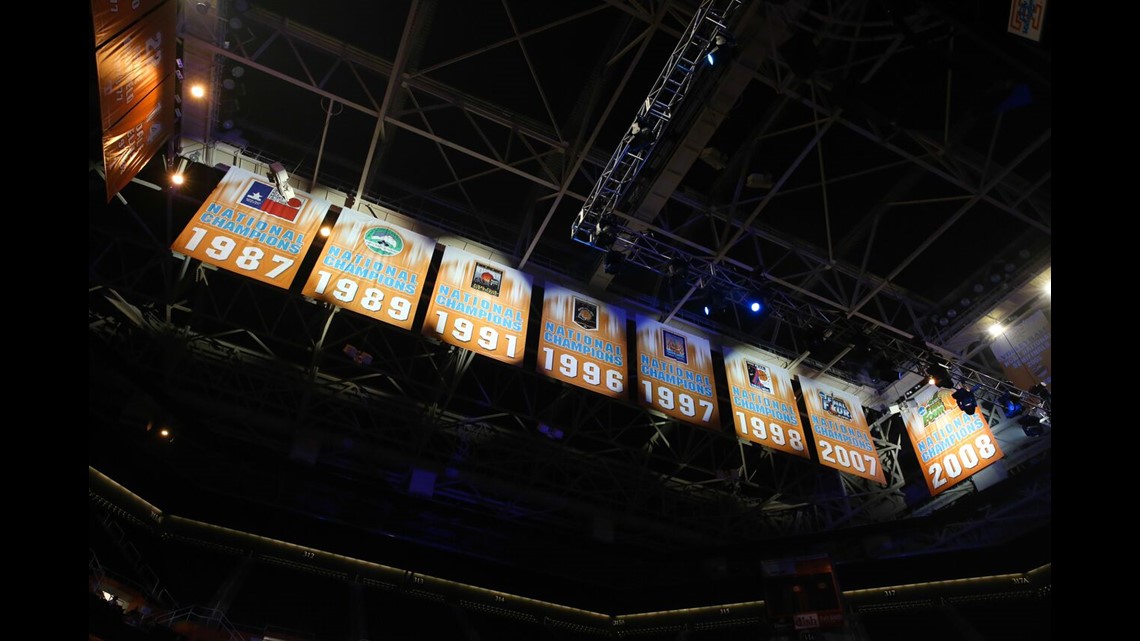 mmcornelius's tweet photo. It's a big weekend @Vol_Sports and @LadyVol_Hoops will have big-time recruits on unofficial visits: @blancathomas34 (2024); @leahcmacy (2025); @KelsiAndrews23 (2026); @KieAundriaAcre1 (2027); @LaurenHassell44 (2027), among others. @lv_recruiting seeks players to add banners. https://t.co/HXIiBcTxbD