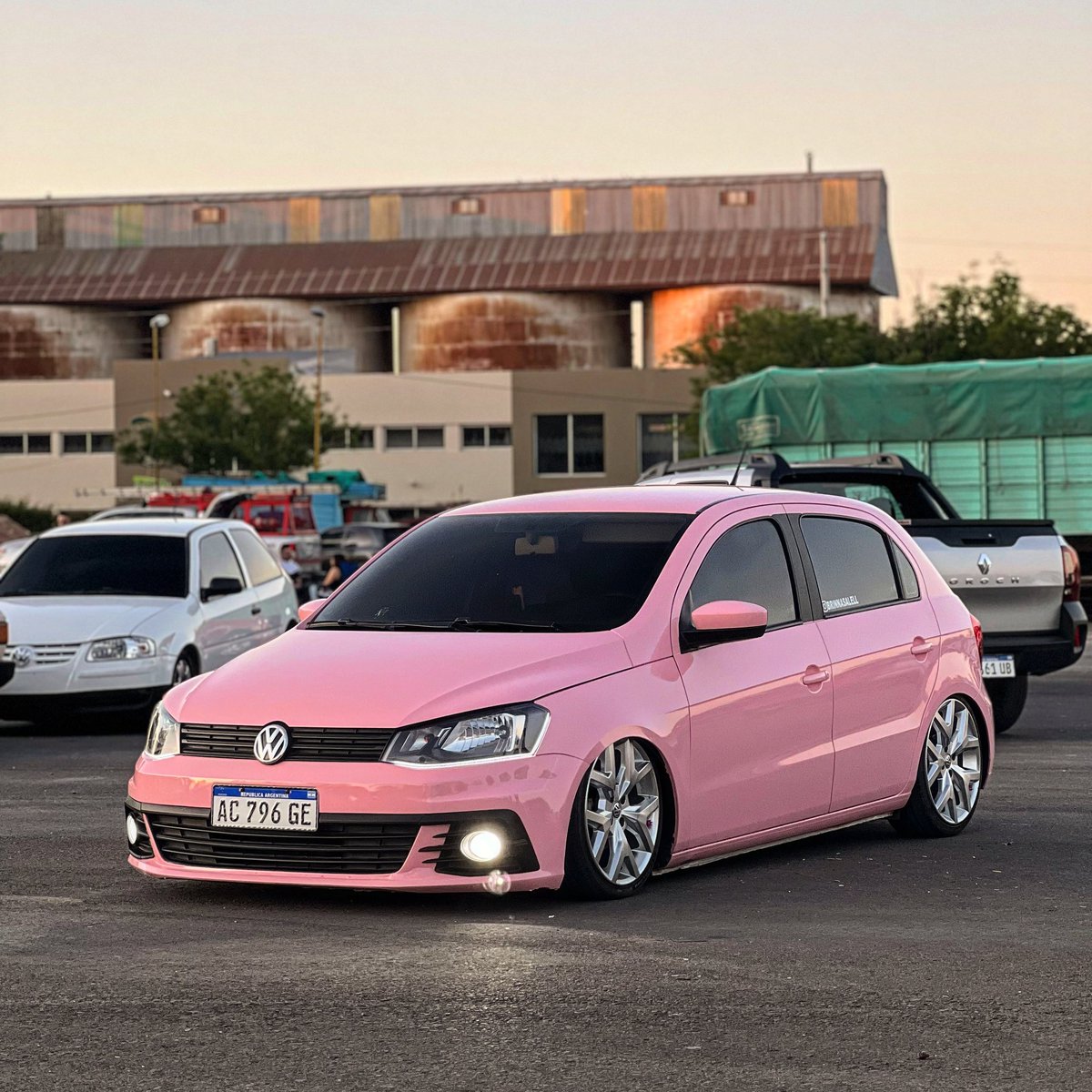Brinnasa's tweet photo. Permiso 😎 #goltrend #argentina #pink #autorosa #autosalpiso #vw https://t.co/P7JeBzYBnS