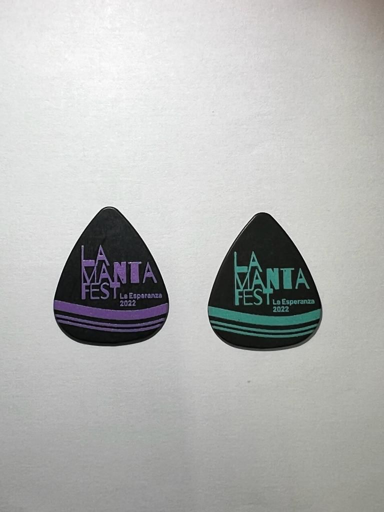 LaMantaFest's tweet photo. 🥤 Vasos reutilizables, solidarios (y púas) de la mano de Fiestas + Sostenibles, cuya recaudación irá íntegramente a las asociaciones Apremate  y Todos Somos Guacy 💜

🫵 Puedes traer también tu vaso reutilizable de casa que será totalmente válido en nuestra zona de restauración. https://t.co/yCauzz7PF0