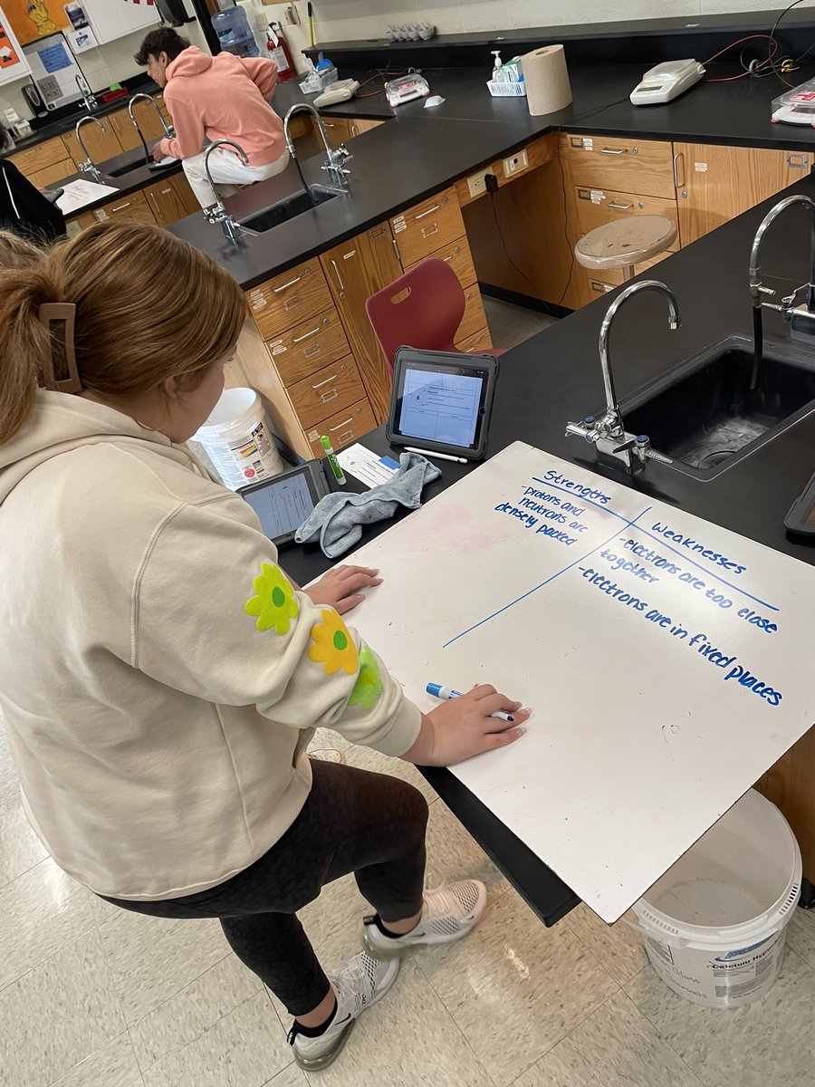 MrPropson's tweet photo. Great day for #SouthSci #WICOR 

1) Partner reading/GIST summary on atomic model misconceptions 📖 
2) Evaluating strengths/weaknesses of models using reading 🔎
3) World Cafe for discussion &amp; peer feedback ☕️ https://t.co/WWDFCLOCF3