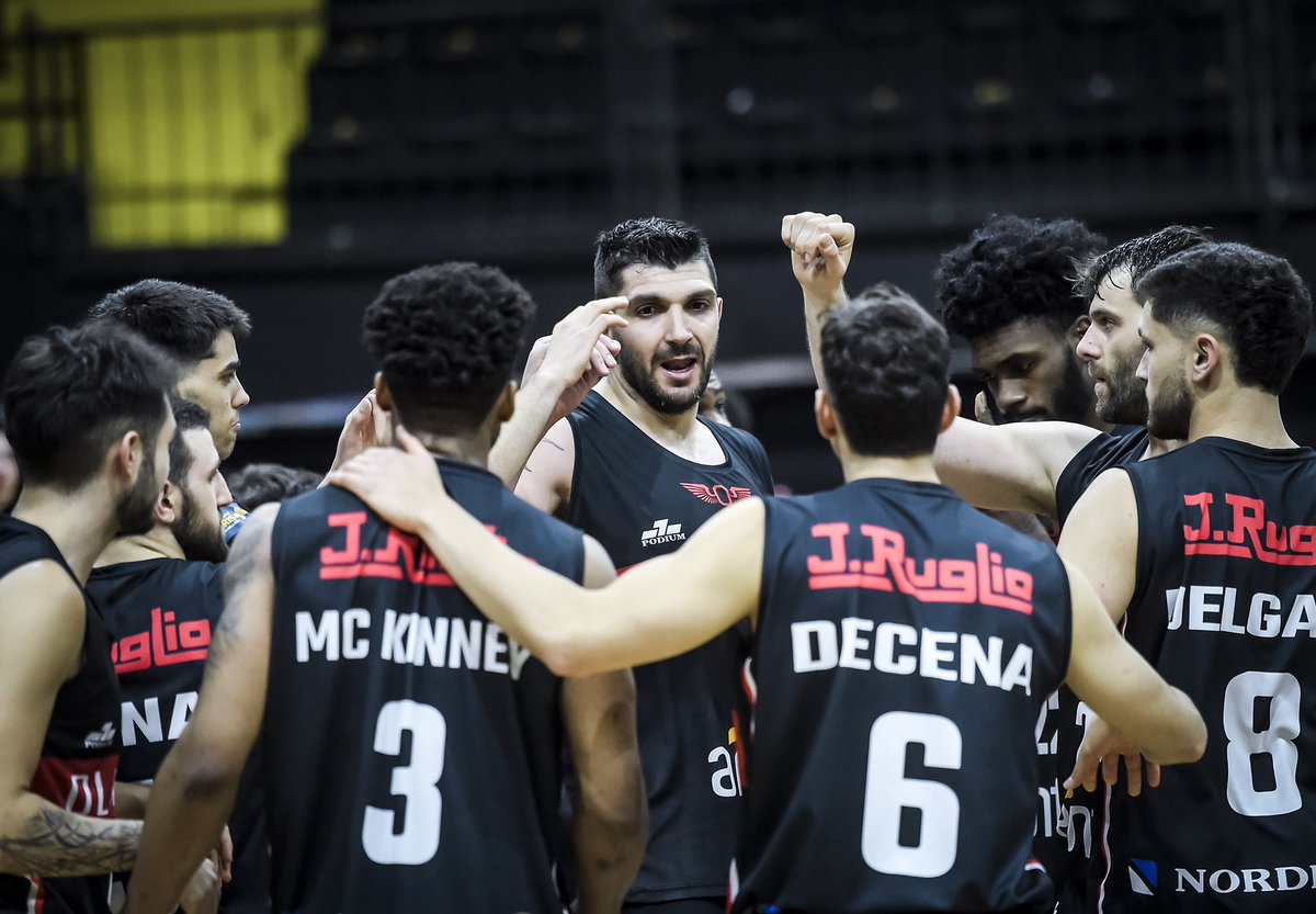 LSbaloncesto's tweet photo. Postales de un triunfo memorable 🎉 

🇺🇾 @CAOlimpia 🤩👌

#LSB2022 https://t.co/5XJnSbFKIP