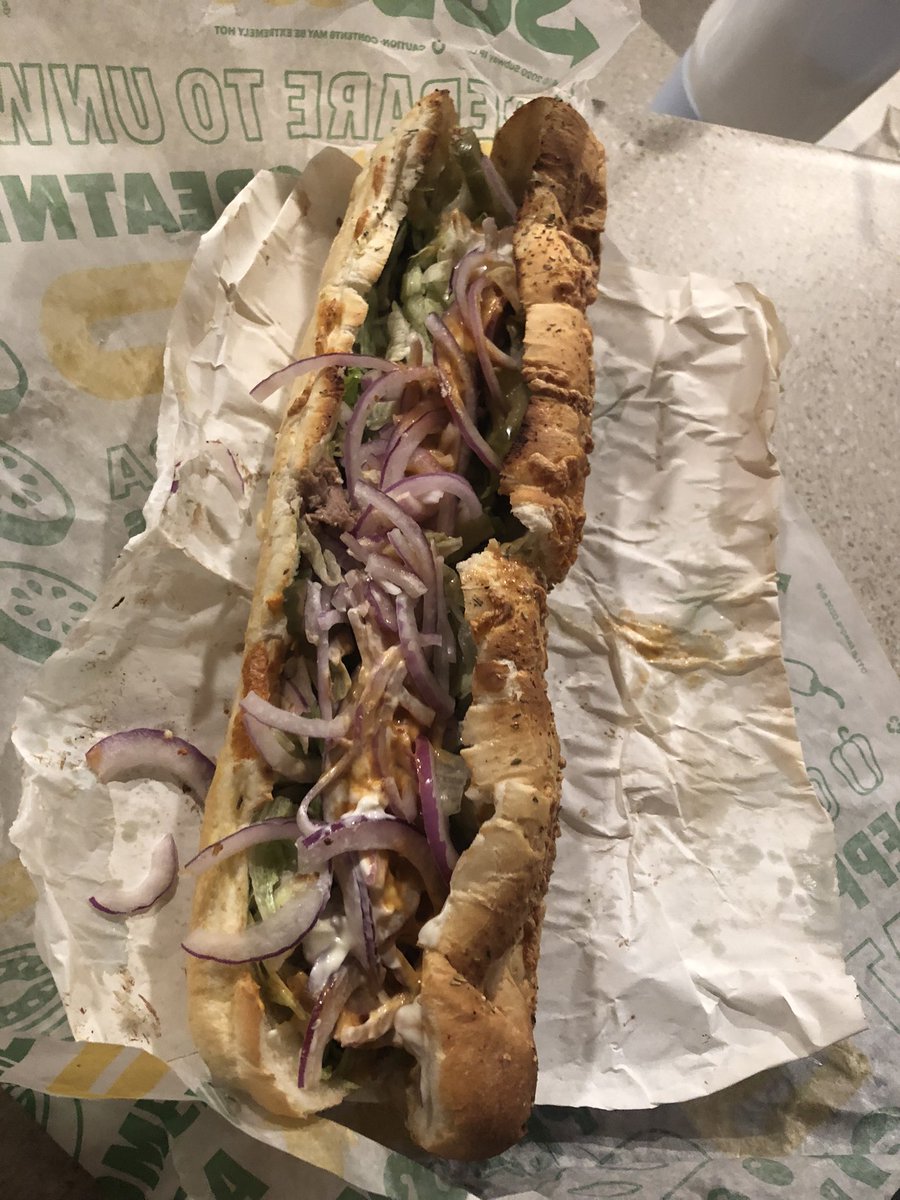 Hoop_Scoop23's tweet photo. #FootlongFriday #SubwaySponsor https://t.co/hwYo9Qx5F1