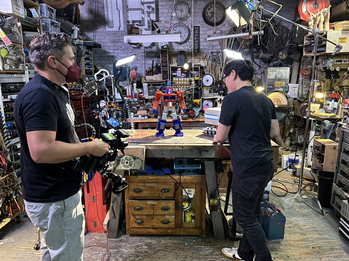 donttrythis's tweet photo. We had SO much fun with this voice-activated Optimus Prime that ACTUALLY TRANSFORMS! It’s so cool, @nchan asked to bring it home to show his kids (which says a lot). Watch our @testedcom video here: https://t.co/hzMu4mroCP https://t.co/VffFf1FRzk