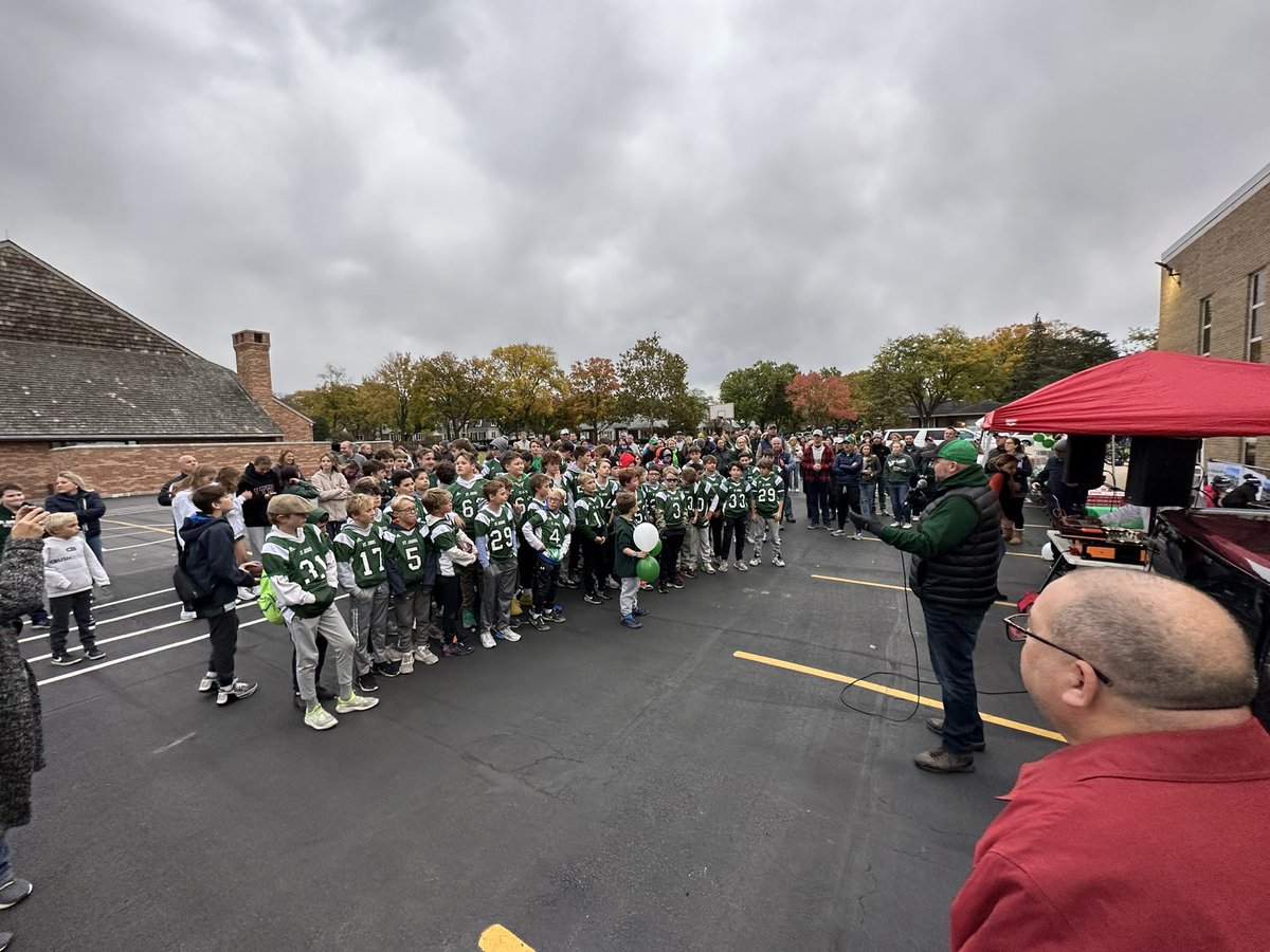 GregGardner718's tweet photo. Out here at SJC for their fall pep rally. When they asked if I could do the introductions I knew I needed to bring @officialdjlg to help with the 🔥! Glad we could make this a memorable night for their cheer team and football players! https://t.co/QYJIDcXyG5