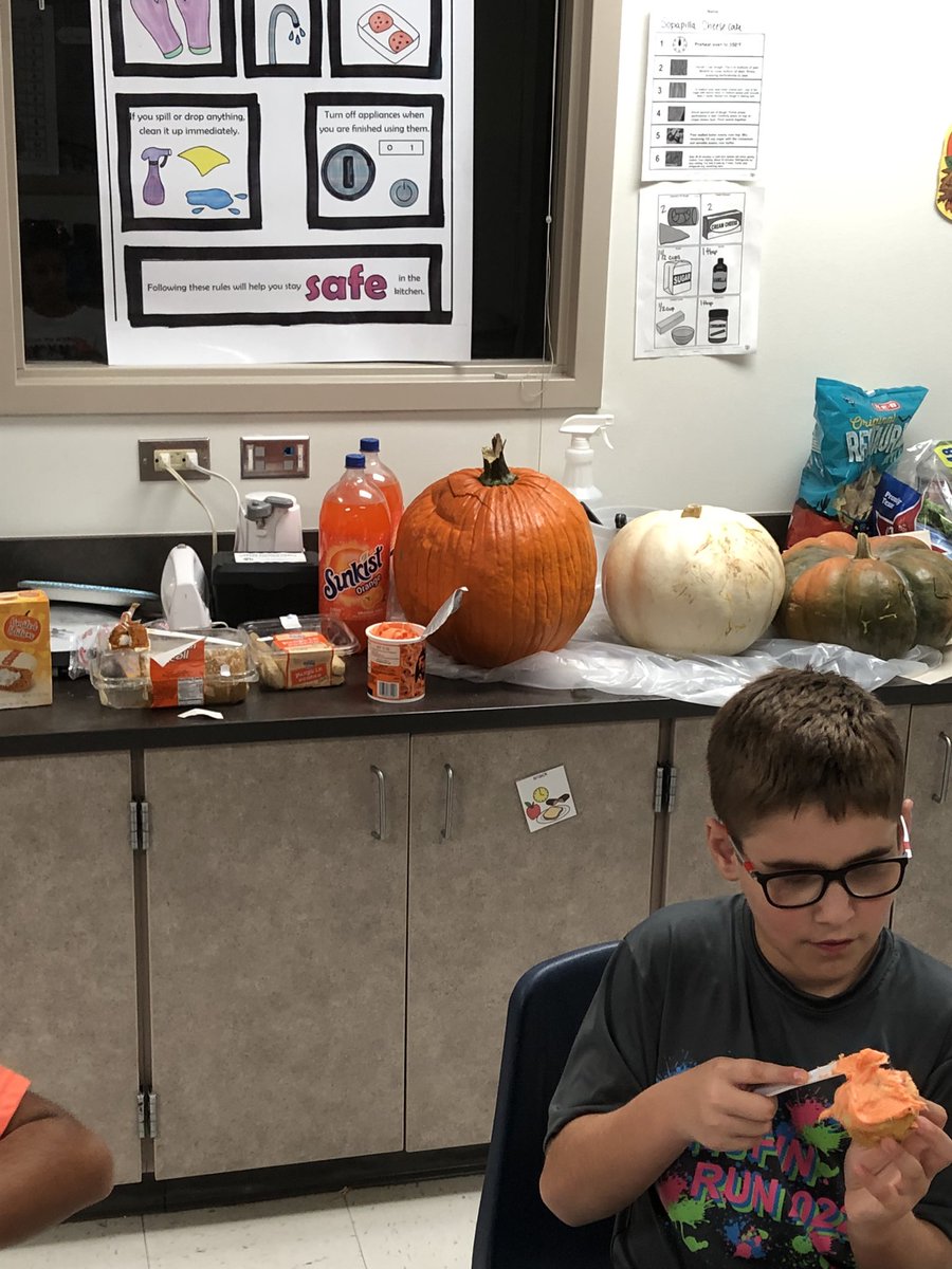 MrsT_APE's tweet photo. My amazing scholars used pumpkins to explore today!! Pumpkin seed charts and graphing, pumpkin taste testing and a whole lot of fun!!  #news2youfun #lovelaughterlearinginTISD @MyriamKhan15 @TISDTIS @Nannewt @TStudentsupport https://t.co/MCTZfOJzx1