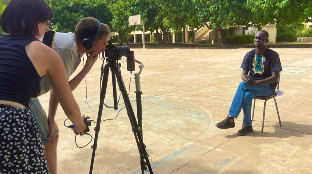 Jve_Senegal's tweet photo. 10/10
Ce 12 Octobre 2022
🌳Spéciale #NdadjéEcologique dans un jardin #PERE_ODD à #Thies avec #ADEB et @TV5MONDE.
Merci au #Proviseur, au personnel et élèves du Lycée Ahmadou Ndack Seck. Merci à Mr #Name
Merci aussi à l’incontournable @GuelwarUE d’@UrgencEco 😎🌳
@NLinSenegal https://t.co/bjM6eOtHVL
