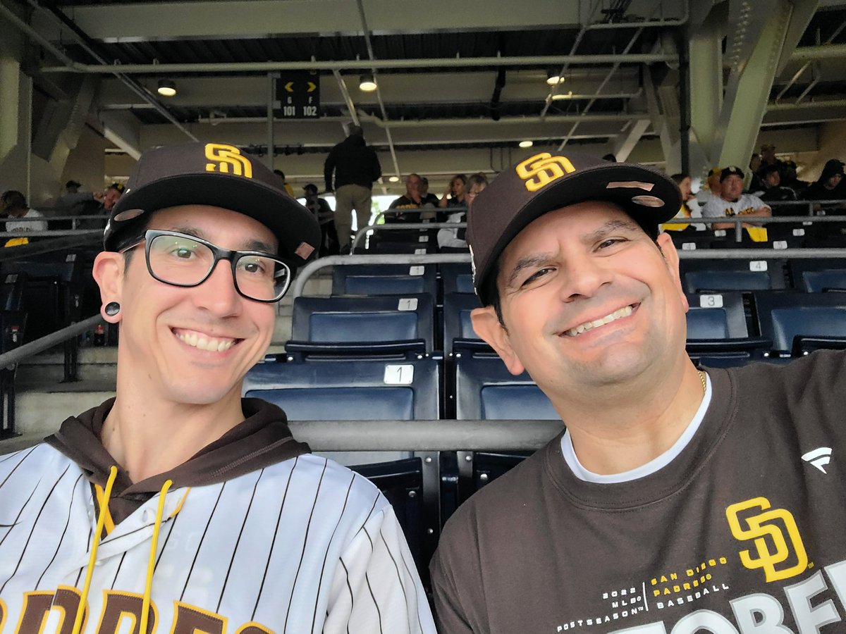 SoCalNickster's tweet photo. Let's go @Padres #timetoshine    #capturethemoment https://t.co/8dvVjkkWFQ