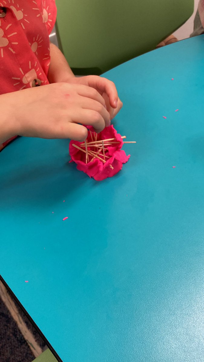 sanndavis's tweet photo. โWe figured out if we used less it would stand up betterโ #studentquote Kinder challenge group #STEM @underwoodgtm #smallschoolBIGtalent @JGPage03 https://t.co/8HzbIW7hhl