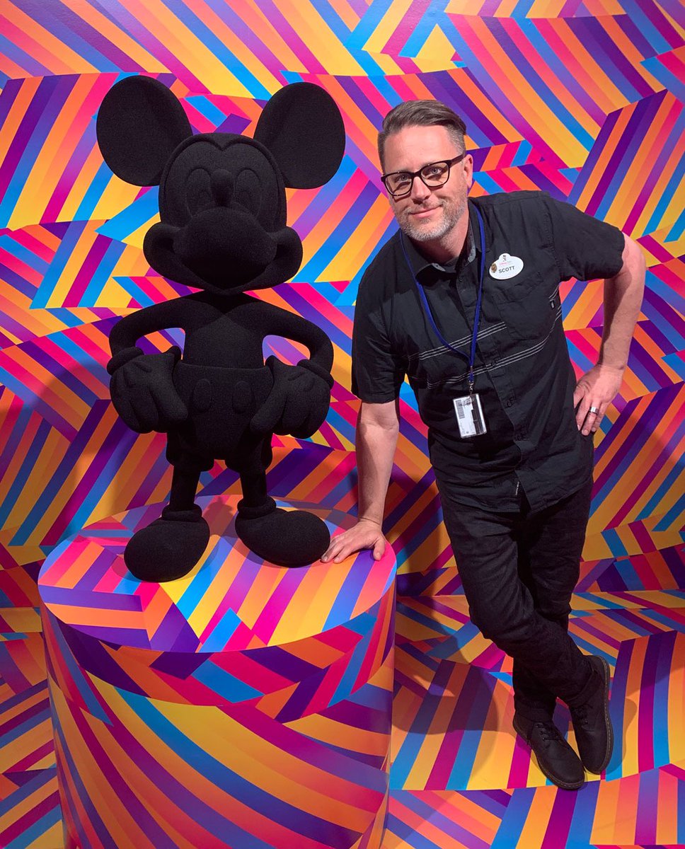 DesignerCon's tweet photo. Introducing our very first ⭐️Friend of Vincent⭐️ and the creative mastermind behind our Vincents collection, Scott Tolleson! @mrscotttolleson https://t.co/x4ufkppFCZ