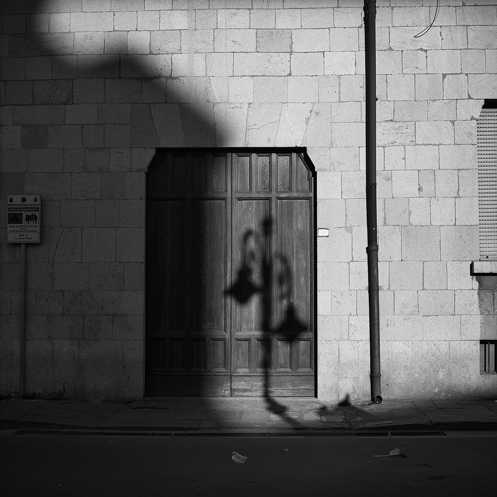 sunkim_art's tweet photo. GM!!!☀️
Pisa, 2007
#sunkim #photography #blackandwhite #street #travel #art #nft #superikontaiv #tessar #6X6 #opensea #spatial #Pisa #Italy https://t.co/rxMW0t3QI9