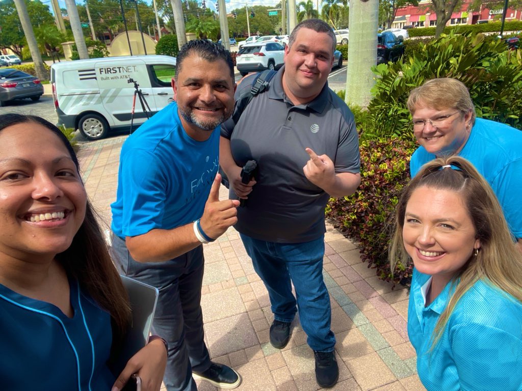 Sumitra_Coote's tweet photo. Fun day with the best Squad! #FieldDayFridays #ExecutionTeam
#OneFLA π #LifeAtATT
#ItsAFloridaThing #OneFLAFamily https://t.co/jxlWPaW09E
