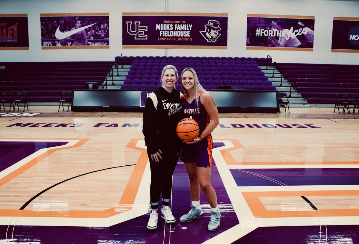 annahamilton01's tweet photo. After an exciting day, I am more than grateful to receive an offer from @UEAthletics_WBB !! Thank you to @CoachRSW for believing in me! I can’t wait to come back. Go Aces💜🧡@coachtaybo_ @AB_CoachBram @coachtorijarosz @Caleb_Poston @JasonLitz @_Lady_Cougars_ https://t.co/7OyOm18S32