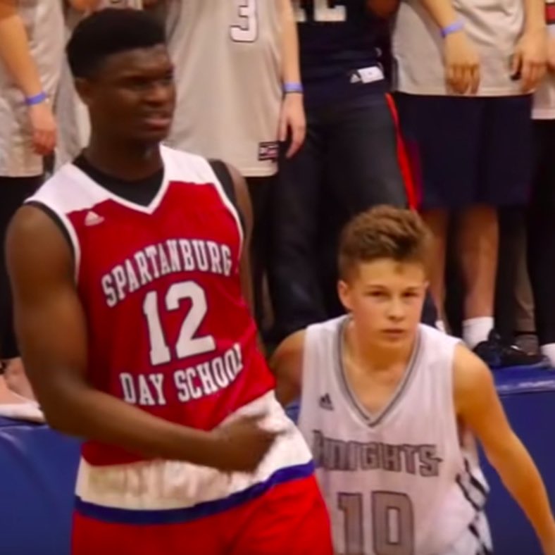 CBSSports's tweet photo. Zion Williamson met up with an old friend tonight 😂

📸: @PelicansNBA https://t.co/aRsXadq60v