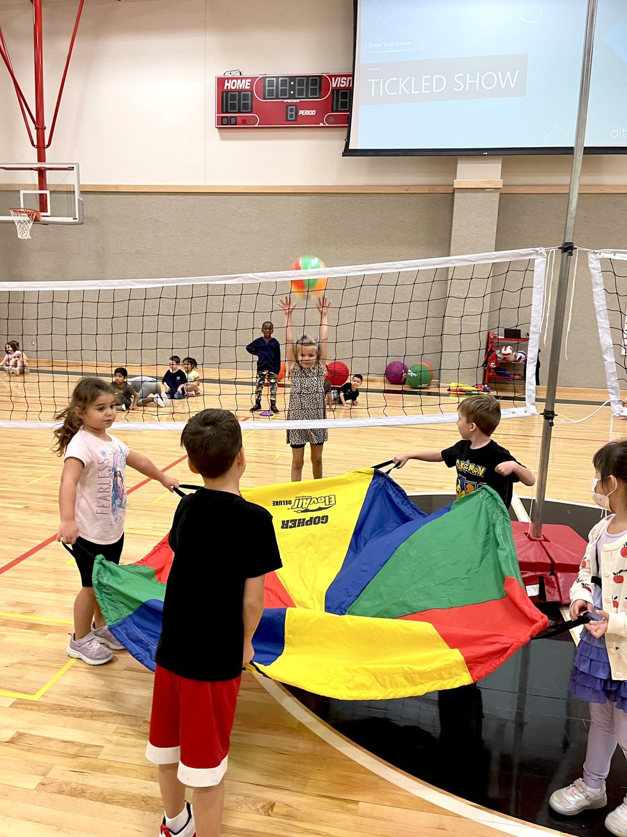 We wrapped up our ✌🏼 week unit on volleyball for the big kids. While K-2 focused on teamwork, tossing &amp; catching! 🏐 

#ThePrestonPride #HearUsRoar