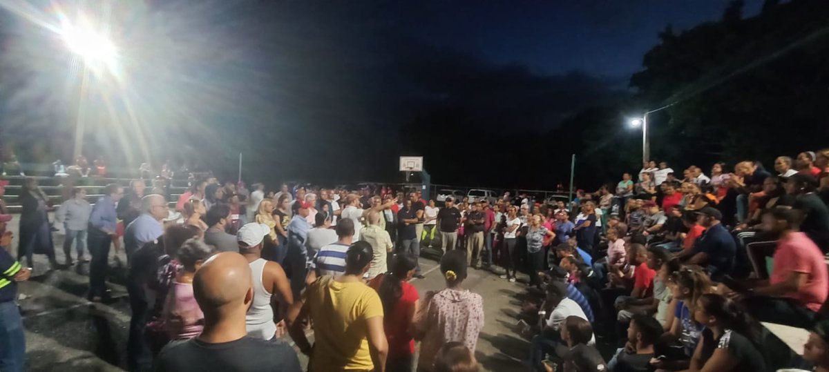 aida_dilone's tweet photo. Pedimos al gobierno de la República Dominicana que acoja el llamado de los comunitarios de Canabacoa, nuestra lucha es justa. No más muertes. Necesitamos Semáforos. #PuñalPorLaVida @luisabinader @raquelarbaje @MIC_RD @DiputadosRD @GobiernoPRM @CDN37 @rcavada #puñalporlavida https://t.co/mG4ujz5d6P