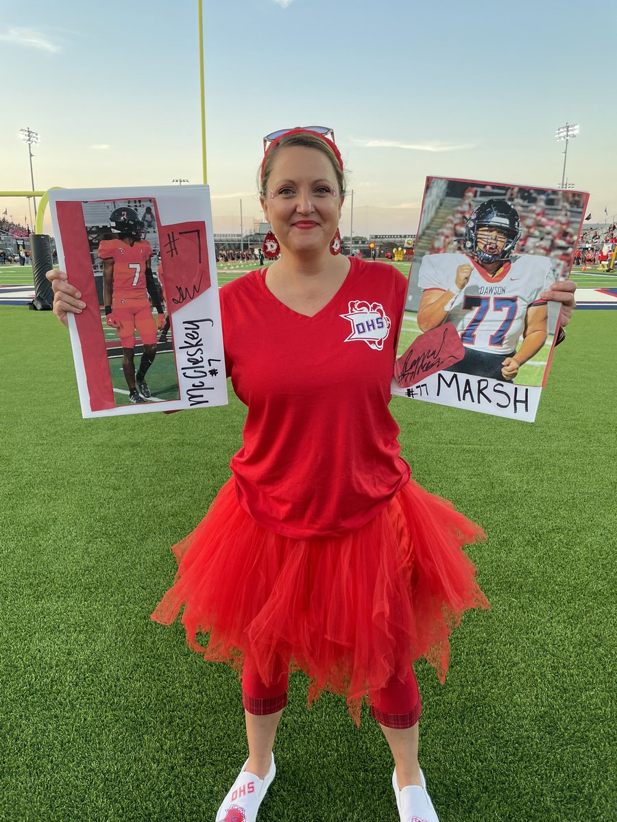 DawsonHighSchl's tweet photo. Ms. Jones is our #OfficeAides biggest fan!! #RivalryWeek ❤️ https://t.co/H1cejXCbwF