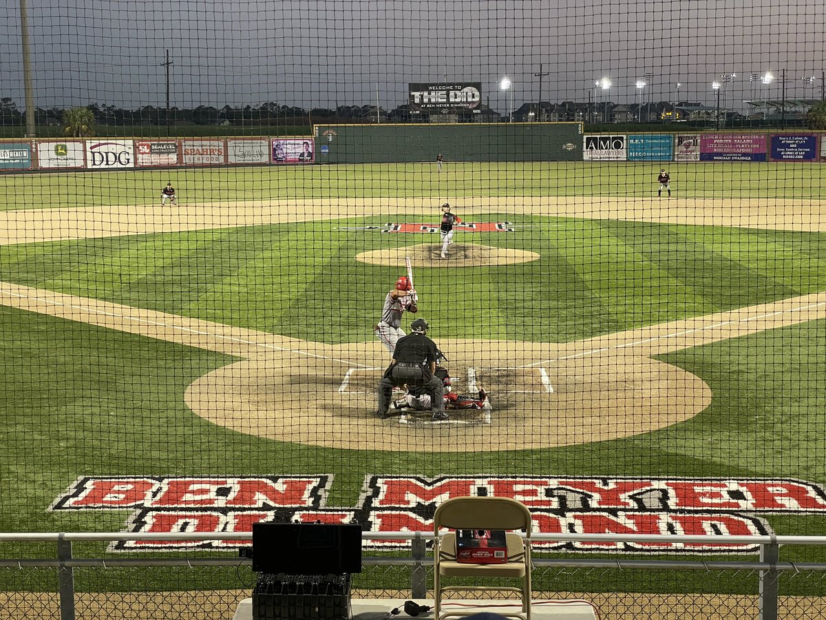 nmcotten's tweet photo. @NichollsState perfect weather to enjoy a baseball game at #theDID!  #FallBall #intersquads @Nicholls_BSB https://t.co/anIRpLgeEi