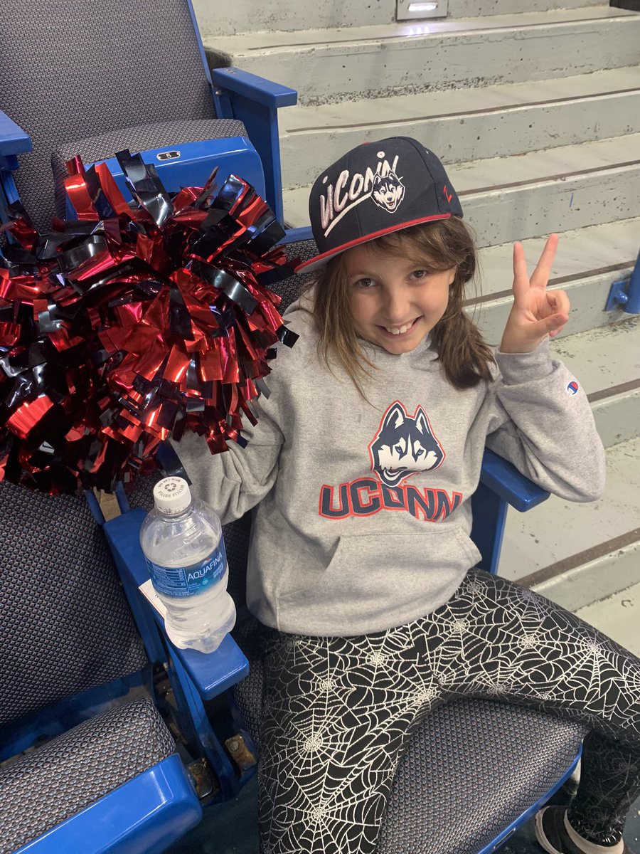 MEGasweet11's tweet photo. @UConnMHOC 119 G 5 (with picture) https://t.co/dfPZqRKTeP