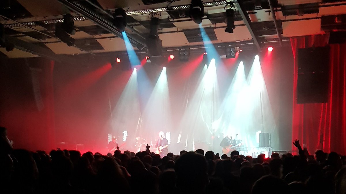 ivarmaalen's tweet photo. Har tatt turen over veien til #UkaiÅs i kveld for å få bekreftet at studentene på #NMBU fortsatt er framtiden. Stemningen under og etter #Hellbillies-konserten viser at det ikke er noe å lure på! @UniNMBU https://t.co/xTocimosEa