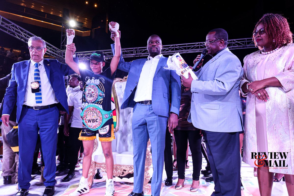 RuwaNews's tweet image. Zimbabwean boxer Kudakwashe 'Take Money' Chiwandire has successfully defended her WBC Interim Super bantamweight title after a unanimous points decision win over Mexican Zulina Munoz at the the HICC early Saturday morning.
#WBC
#TakeMoney
