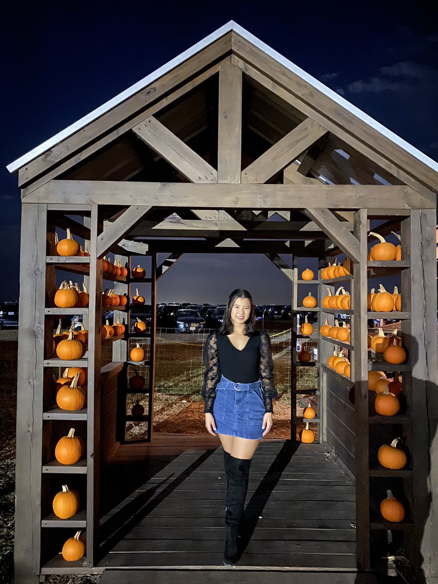 isabel040802's tweet photo. Happy fall y’all 🧡🧡 https://t.co/Y5W5yNA0Zq