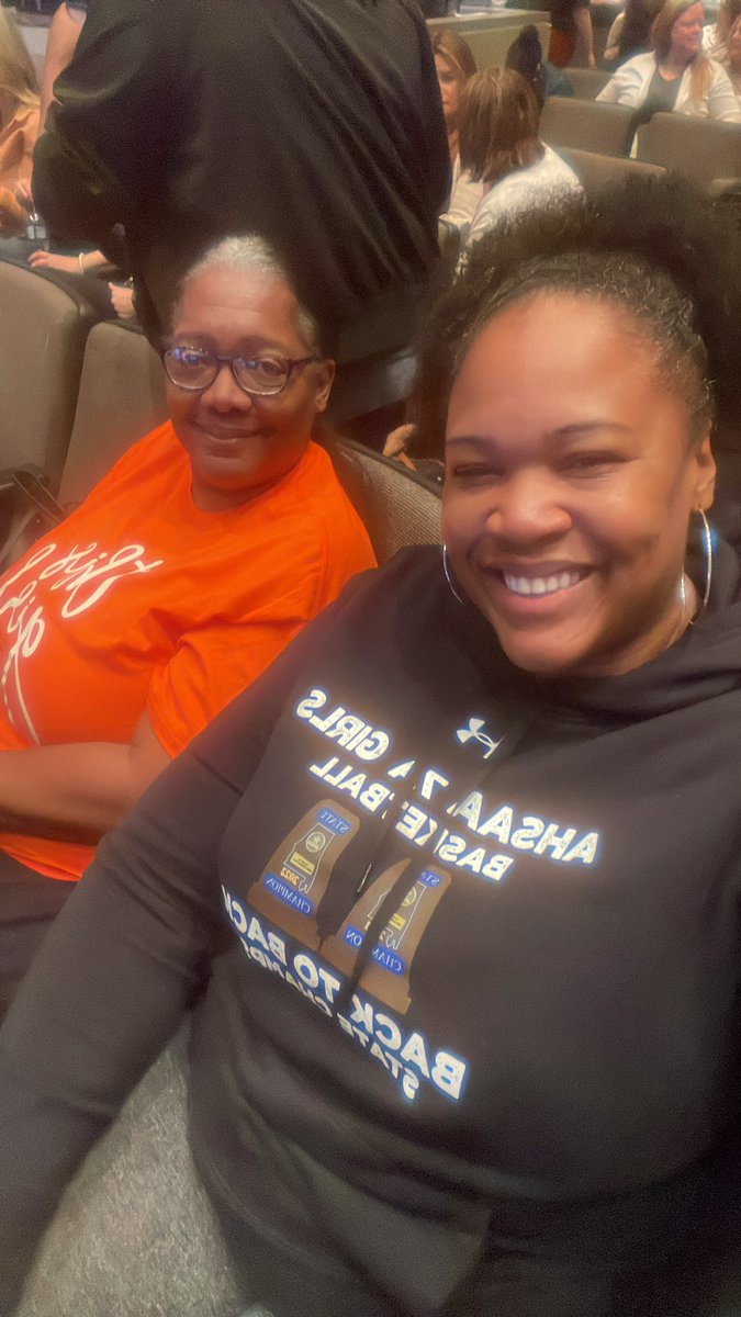 Johnson_HHS's tweet photo. Well, I won’t be on @BucsFootball twitter tonight! At #TogetherConference with @TwisterMeme ❤️ Y’all keep me updated now! 👀 #INeedAPlayByPlay https://t.co/C6nsMEziIM
