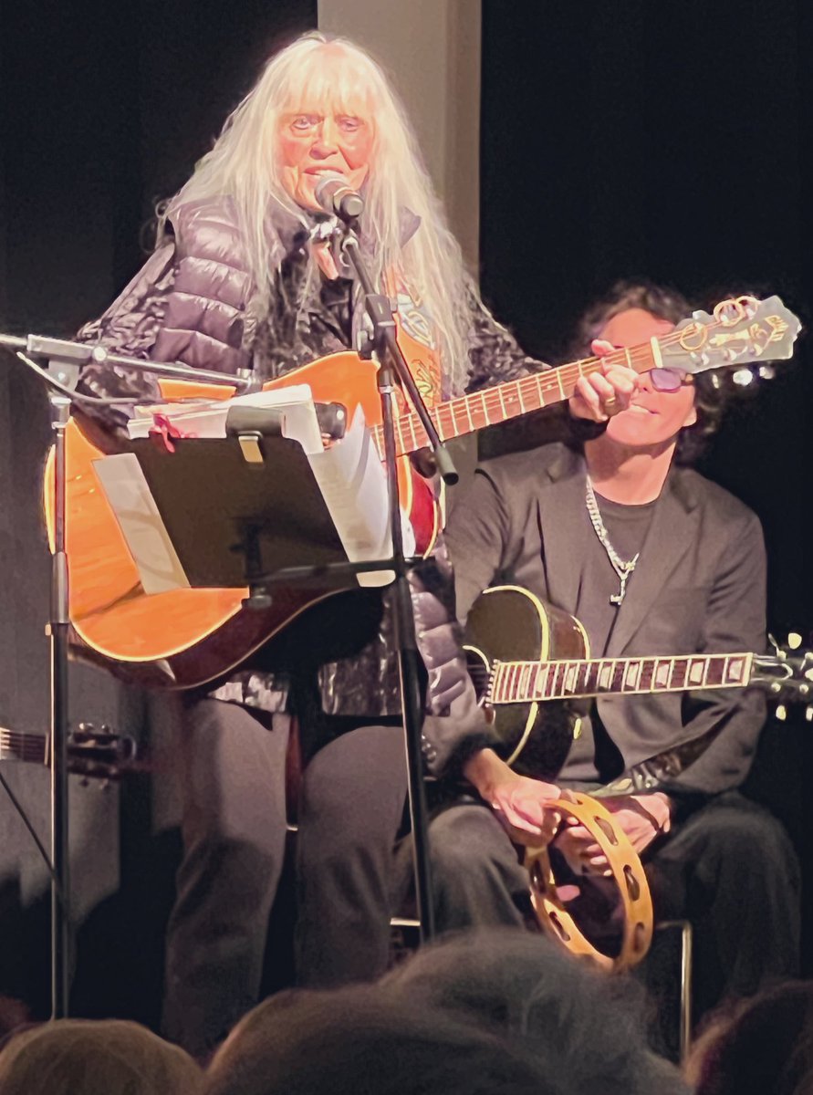 Brooklywood's tweet photo. It was a real thrill to see my Dad, who’ll be 80 in a couple weeks, re-live his 1960s Greenwich Village days at @MuseumofCityNY last night. Folk legend Carolyn Hester performed & at 85 she sounded great. She was so big Bob Dylan played on HER album. 👏🏼 @RichardBarone 🎶 #MCNYLIVE https://t.co/rgGaVD8SEH