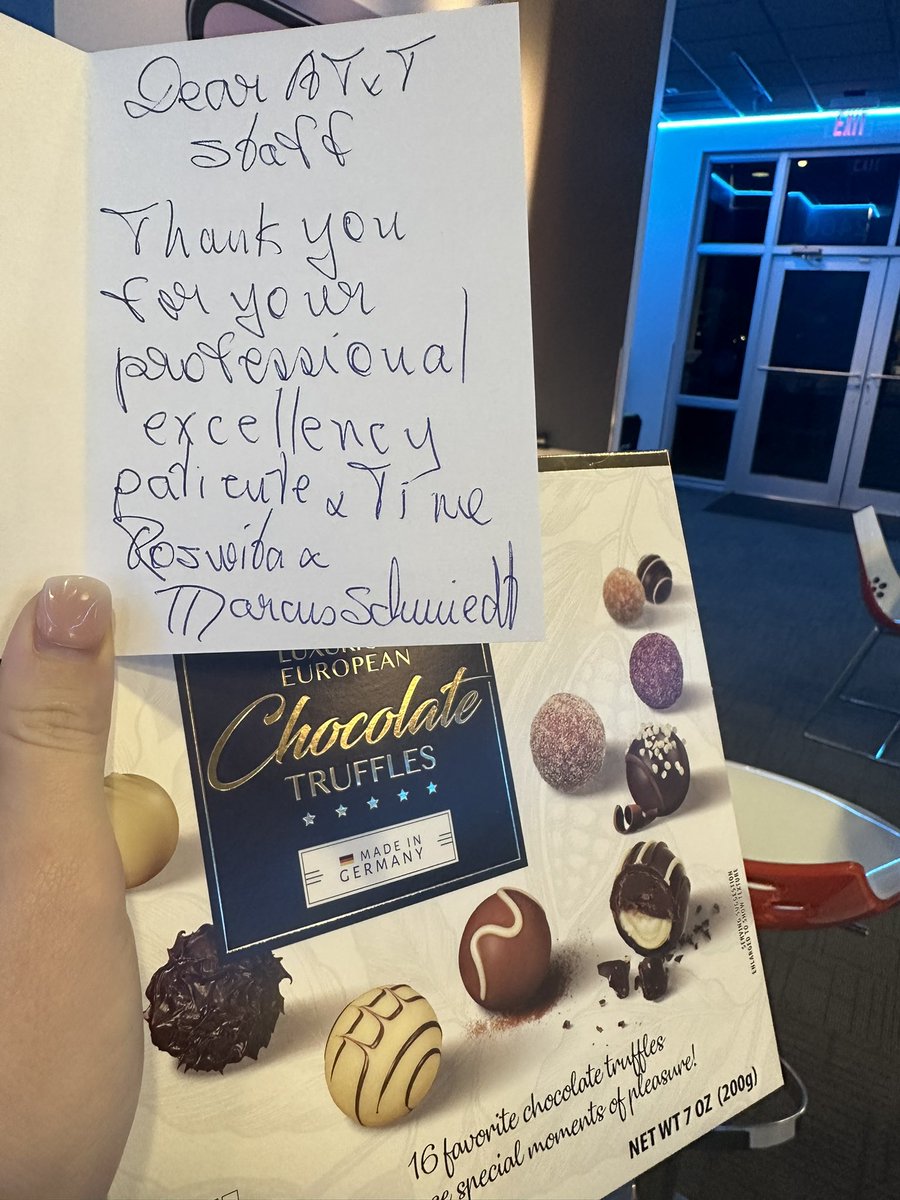 kirvanderhoof's tweet photo. Countryside’s customers helping us celebrate #NationalDessertDay!! 🍭Excellent customer service from our very own Adriano!! C-SIDE is ready to #sERve1st ☀️🌴 #ItsAFloridaThing @One_FLA @anthonydomonick #LifeAtATT @tonibraxton44 @jrluna11 #HustleCoast #ATTemployee https://t.co/KobtCvhB83