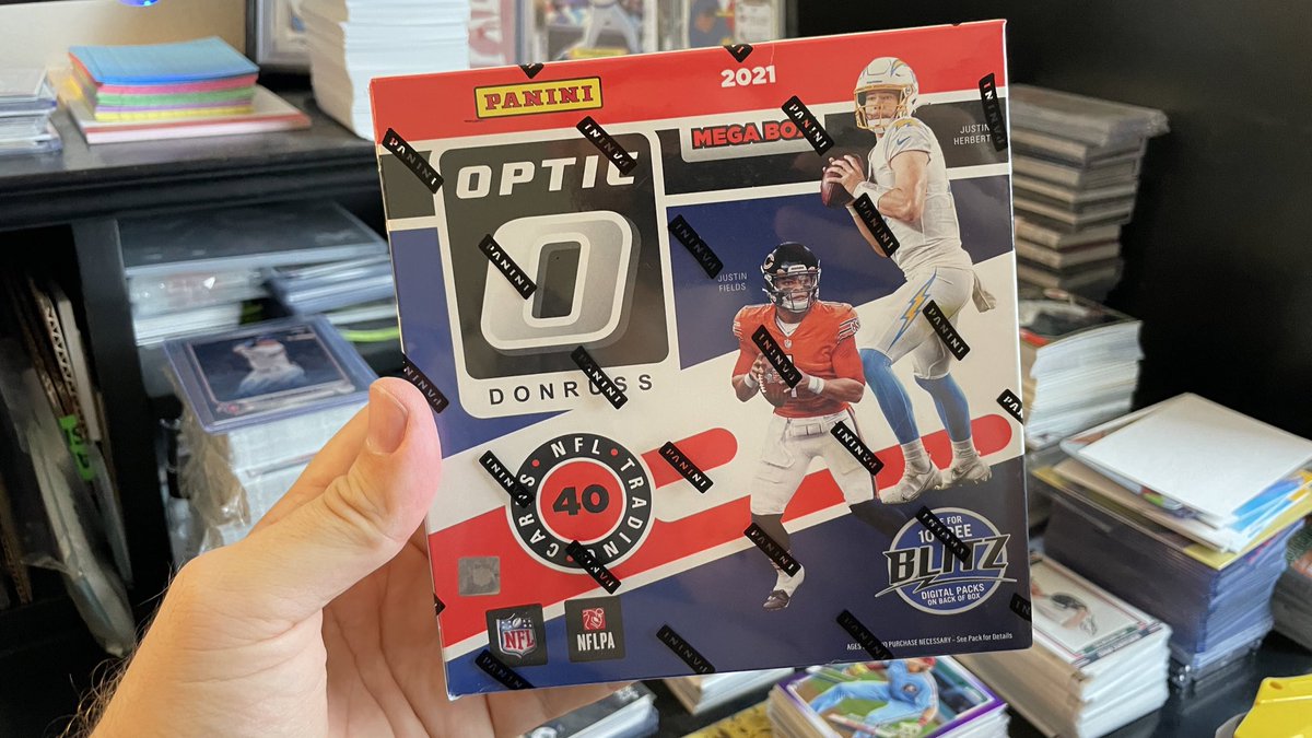 WatchTheBreaks's tweet photo. Dang, don’t they know I’m moving???  

Got this Fanatics Exclusive Optic 🏈 Mega Box in the mail today - +$100 value!  

Who wants to win it?

RT &amp; Follow to enter to win 🔄 

#Collect #TheHobby https://t.co/8hN15PmMAc