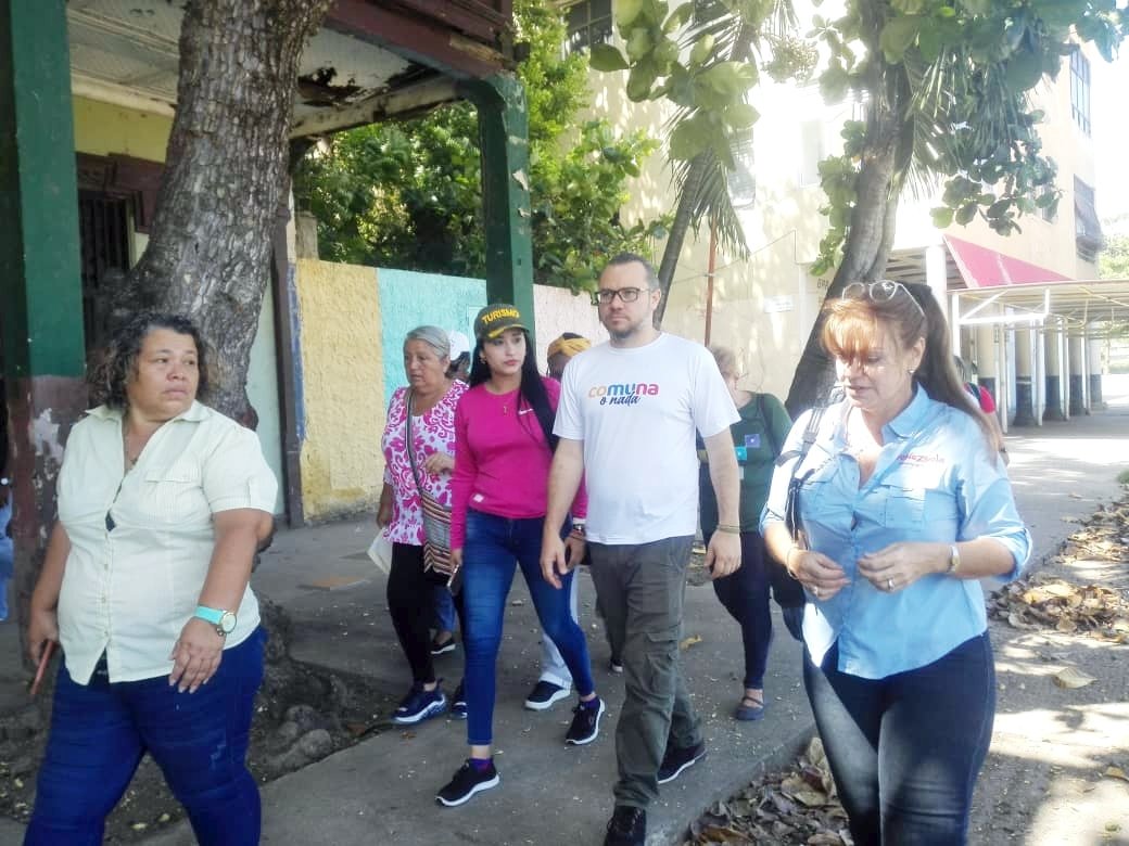 Desde la Comuna Guaicamacuto en La Guaira acompañamos los avances para seguir fortaleciendo la articulación entre el ministerio de Turismo y todo el poder popular organizado. <a href="/jaarreaza/">Jorge Arreaza M</a> @ComunasVE_ <a href="/Erinel_eri/">Erinel Cardozo Escola</a> <a href="/Fundacomunal_Ve/">Fundacomunal_Ve</a>