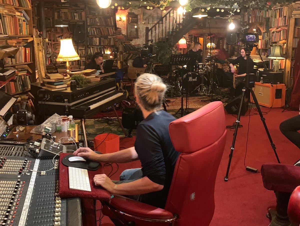 themorganjames's tweet photo. Isn’t this the most beautiful recording studio!!! #recordingstudio #music #newsongs #newarrangements #band #singer #musicians #artists https://t.co/SqRV1Li9mO