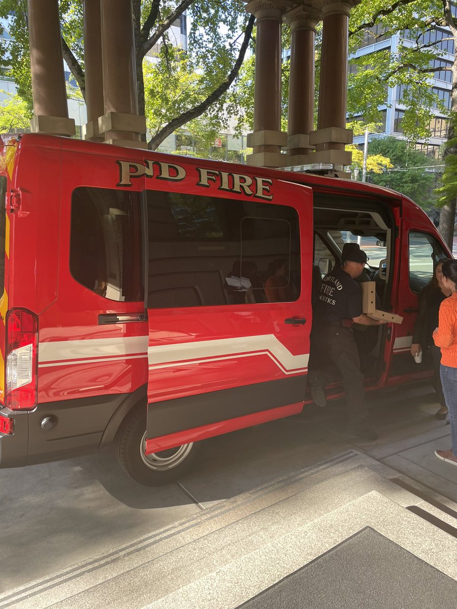 RossanaFor33's tweet image. The more I learn about these models of civilian response through our work with @LocalProgress the more I’m convinced of how possible and beneficial and urgent they are for our communities.