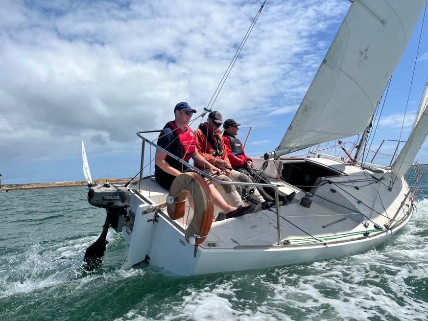 SadieMelling's tweet photo. Introducing @moomin110 to the Aussie Sailing Family. We had the best time catching up with you all ⛵️The water is so good for the soul 🌊@saltwaterveterans #invictusgames #yachties #collab 🇦🇺🇬🇧#sailing https://t.co/zwTpUh3PbS