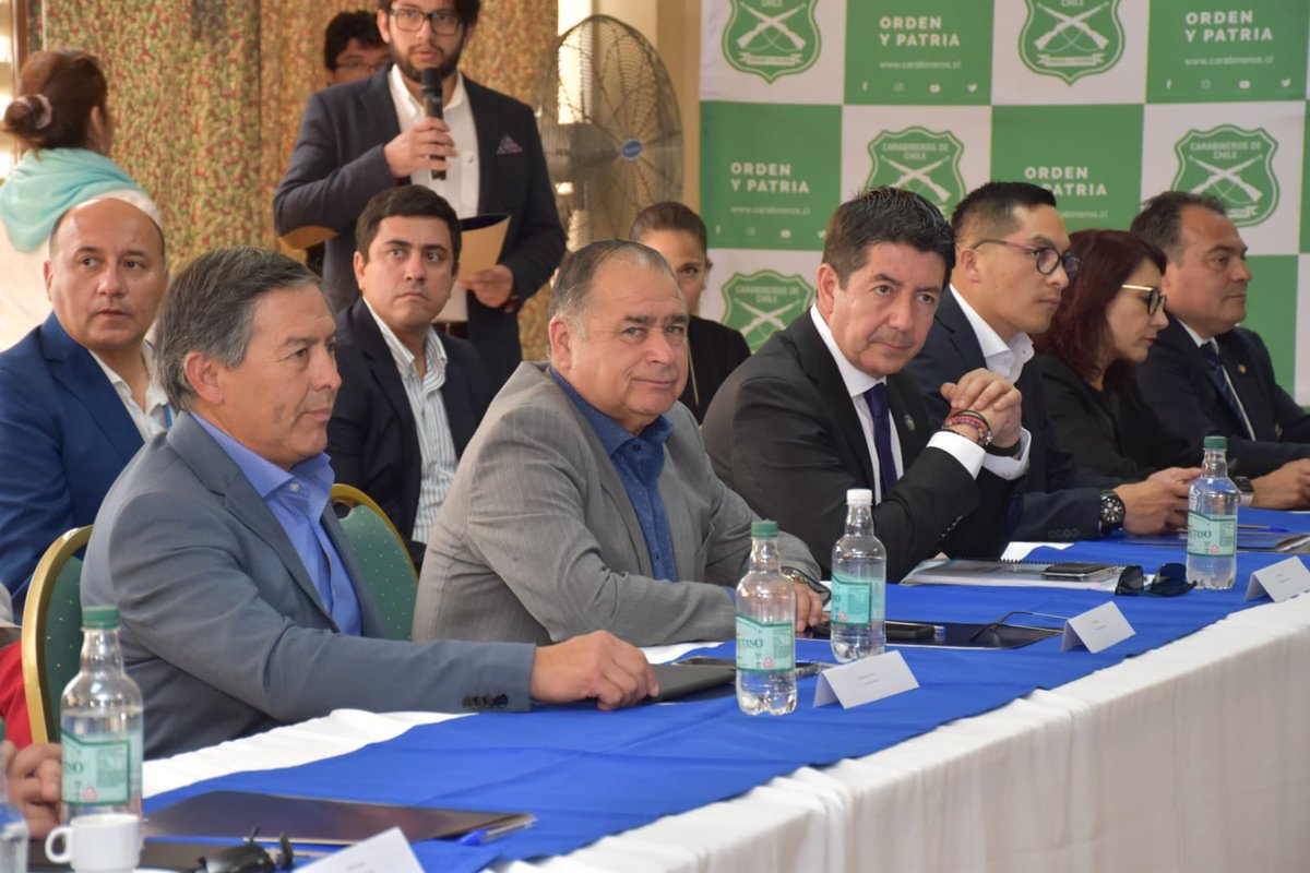 AMRANTOF's tweet photo. La ministra del Interior Carolina Toha estuvo con nuestros alcaldes atendiendo todas las necesidades en seguridad para las comunas de la región. Estamos conformes con la visita de la ministra y esperando asumir los compromisos.@GOREAntofagasta https://t.co/RxLm5h5UZM