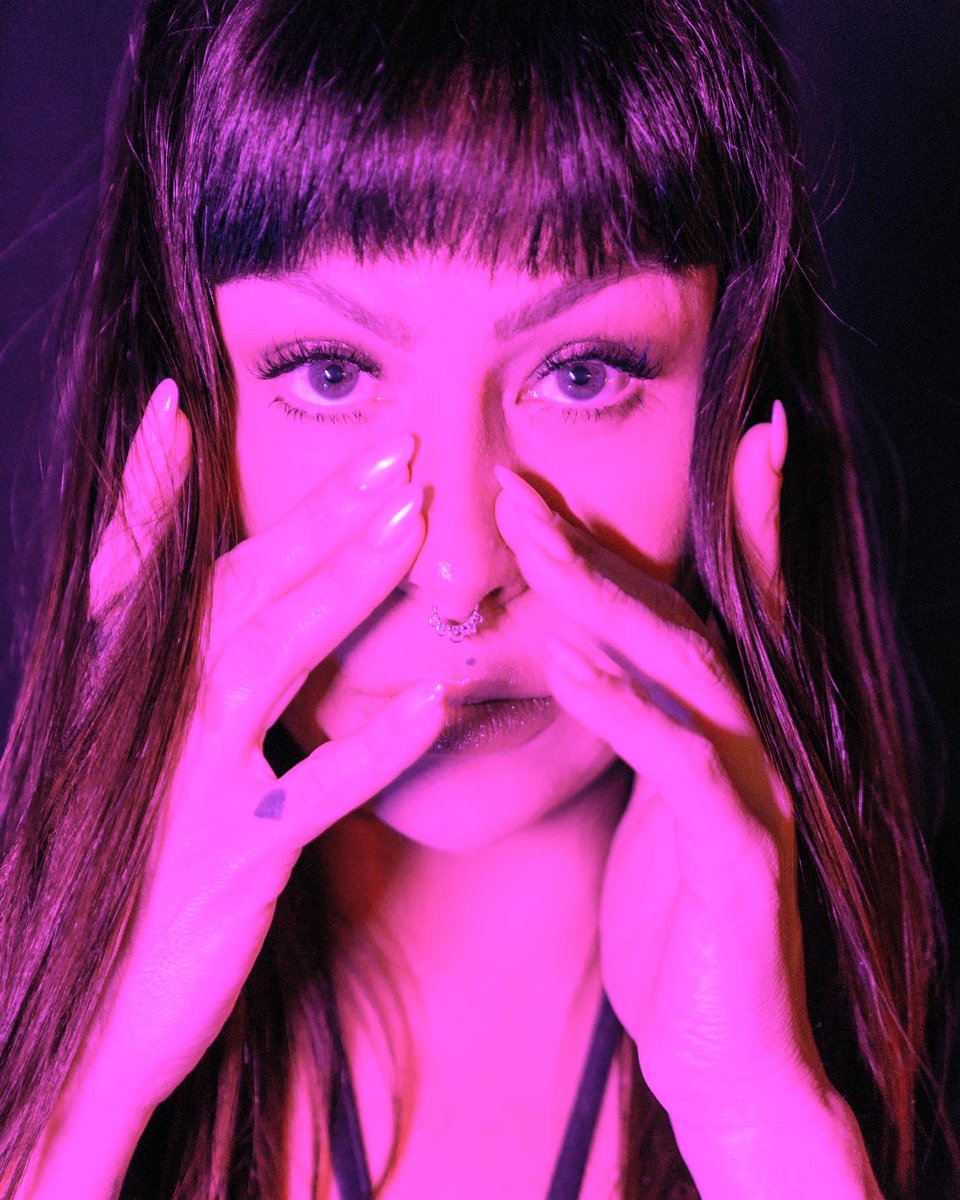 Pitty's tweet photo. hoje no The Blue, em Mogi #TurneMatriz
amanhã no @CEARAMUSlC com #PittyNando
✊💜 https://t.co/nIpmiTQb2L
