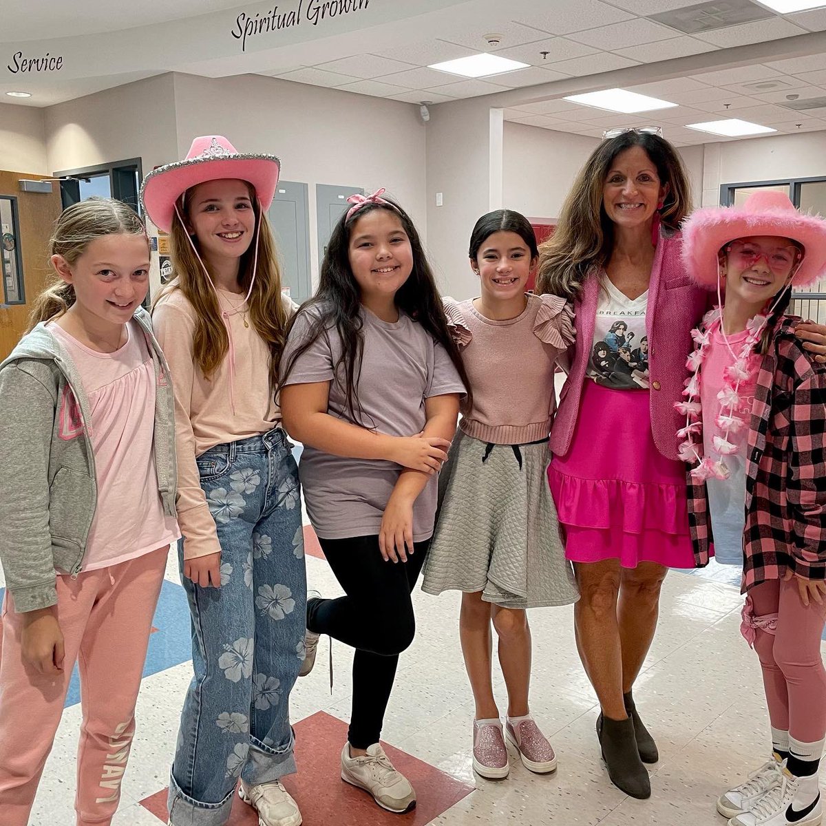 MercymountCDS's tweet image. Finding the cure, starts with hope!  Great job to all of our Mercymount Mustangs as they raised $935 for breast cancer research.