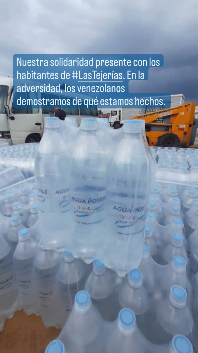 EmpresasPolar's tweet photo. Gracias al esfuerzo en conjunto con trabajadores, autoridades y organizaciones sociales, esta semana entregamos en #LasTejerías nuestros primeros aportes. Continuaremos sumando esfuerzos para ayudar a quienes más lo necesitan en este momento. https://t.co/2PwIsuTee8