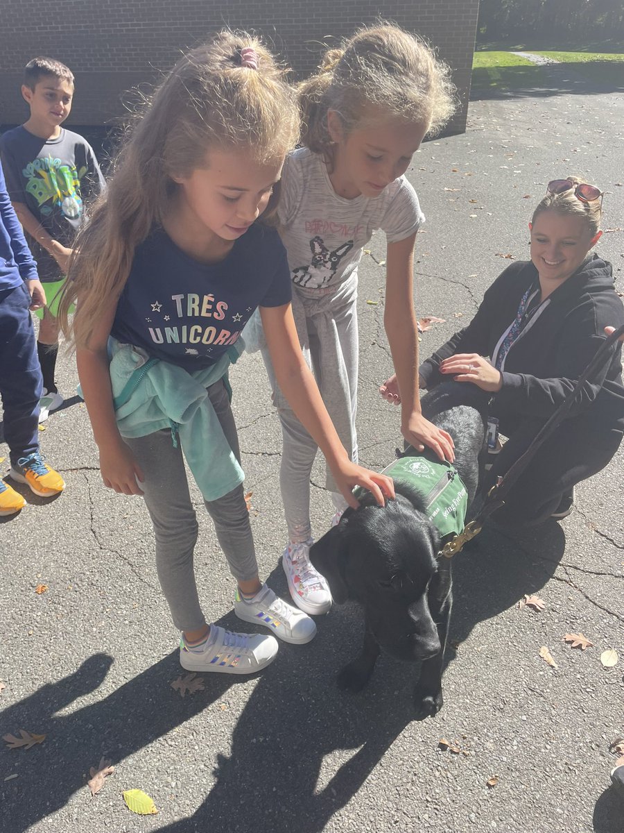4MrsRussell's tweet photo. Today we had a visit from Mrs. O’Rourke who taught us about the difference between a therapy dog and service dog. Both of her furry friends were so well behaved! Thank you for helping us understand the importance of giving back to our community. https://t.co/da0PrI4Y7Z