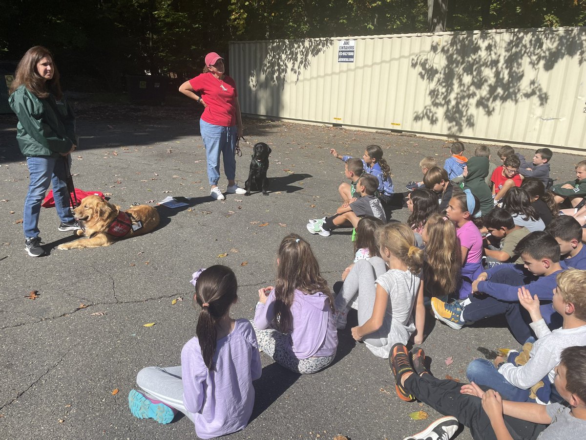 4MrsRussell's tweet photo. Today we had a visit from Mrs. O’Rourke who taught us about the difference between a therapy dog and service dog. Both of her furry friends were so well behaved! Thank you for helping us understand the importance of giving back to our community. https://t.co/da0PrI4Y7Z